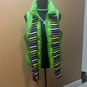 Beautiful Kenneth Cole reaction vest that includes a scarf